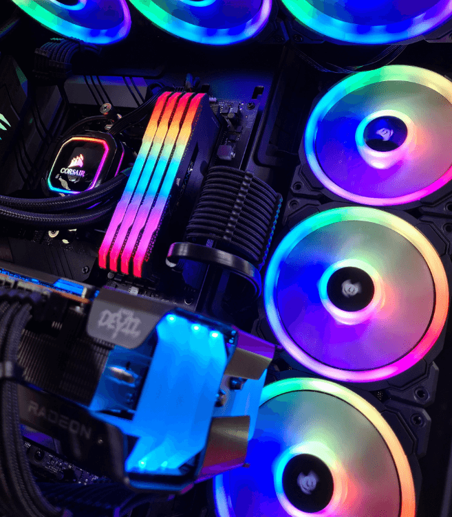Närbild av gaming-PC med Corsair RGB-minne, liquid cooling och Radeon-grafikkort — monterad i Lerum Närbild av gaming-PC med Corsair RGB-minne, liquid cooling och Radeon-grafikkort — monterad i Lerum